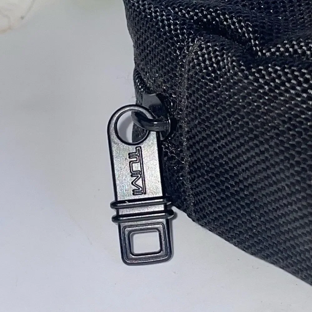 Tumi discover sleek